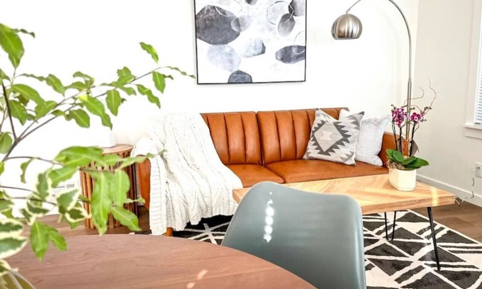San Anselmo Apartamento | Cool and Classy Steps to Downtown