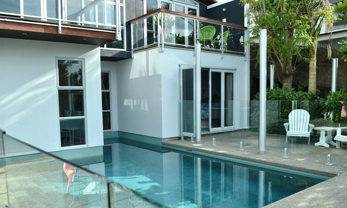 Stanmore Bay Apartamento | Cool apartment surrounded by a pool & lovely lush tropical garden.