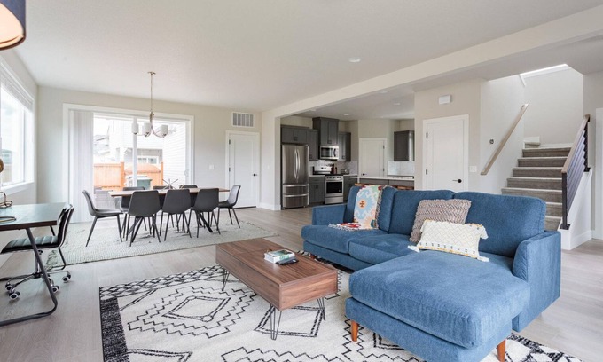 Hillsboro Casa | Cool Hillsboro 4BR, by Blueground