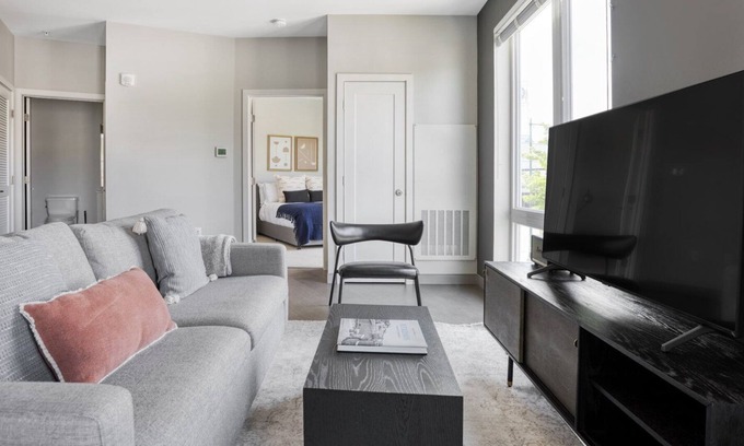 Forest Hills - Woodbourne Apartamento | Cool Jamaica Plain 1BR w/ Gym & W/D, by Blueground