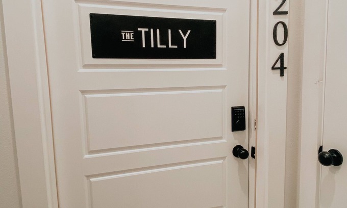Dodge City Apartamento | Cool NEW, Downtown Luxury Living, The Tilly!