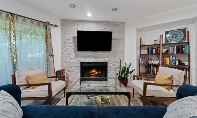 Zilker Condominio | Cool Off in Barton Springs Pool Steps from Zilker Park