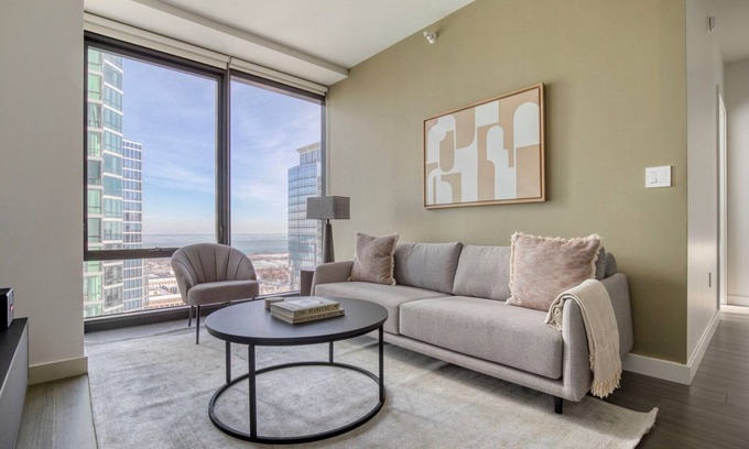 South Loop Apartamento | Cool South Loop 2BR w/ Pool, Gym & Sports, nr Grant Park, by Blueground