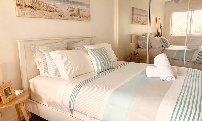 Coolangatta Casa | Coolangatta, Gold Coast unit walk to beach & shops
