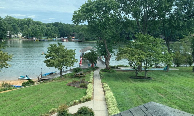 Troutman Casa | COOPER'S POINT. Lakefront on sandy beach w/private dock, paddleboards, kayaks.