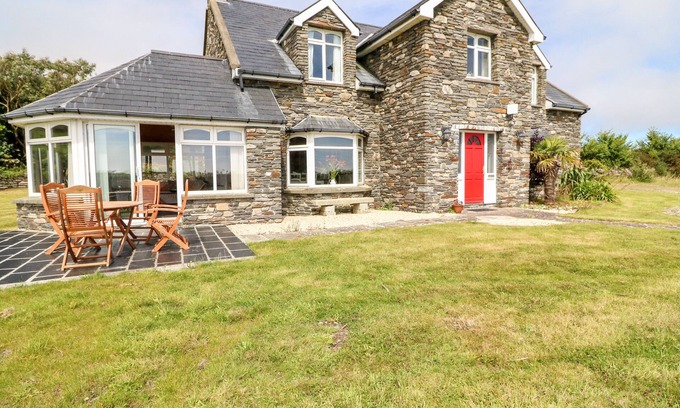 Goleen Cabaña | COORLACKA, pet friendly, with a garden in Goleen, County Cork