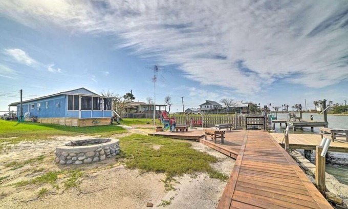 Rockport Casa | Copano Bay Cottage w/Private Dock & Kayaks!