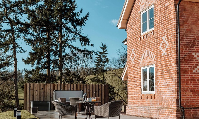 Guilsfield Cabaña | Copper Beech Cottage