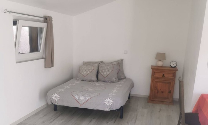 Saint-Alban-du-Rhone Apartamento | Coquet Studio Climatisé et Privatif à Saint-alban-du-rhone
