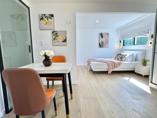 Daisy Hill Casa | Coral 1bd-studio at Daisy hills-minutes to M1 highway