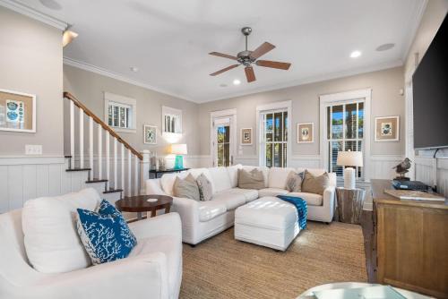 Watercolor Casa | Coral Cottage