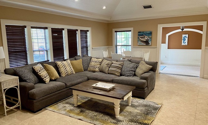Melbourne Casa | Coral Hammock, tropical oasis less than 10 min to beach.
