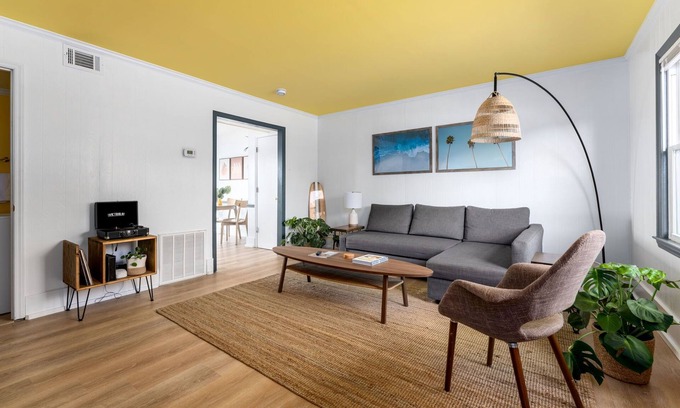 South Harbor Island Casa | Coral House - Waterfront Beach Getaway, Stunning Sunsets, 9 min walk to beach!