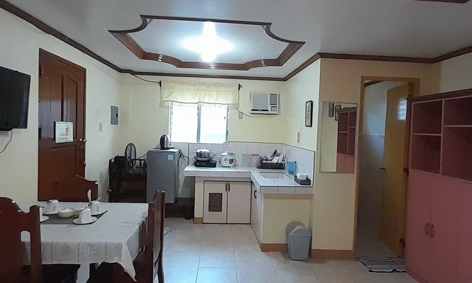 Aklan Province Apartamento | CORALYN'S PLACE FAMILY of 4 with private toilet and kitchenette