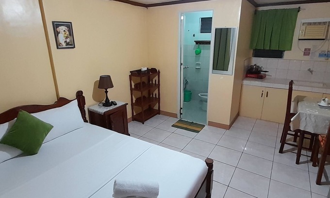 Boracay Island Apartamento | Coralyn's Place couple room/standard room with private toilet and kitchenette