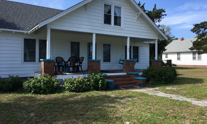 Atlantic Cabaña | Core Sound Cottage in Atlantic, NC with Water View