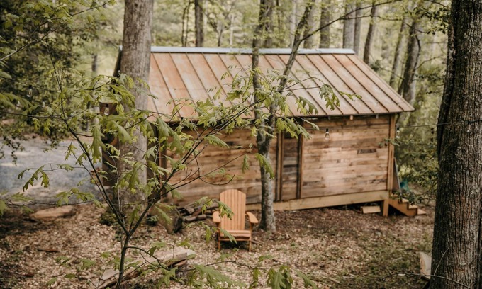 Zirconia Cabina | Corn Crib- 38 acres- hiking, mountain biking, waterfall