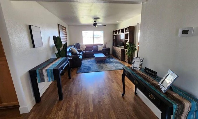 Ridgecrest Casa | Corner Comfort