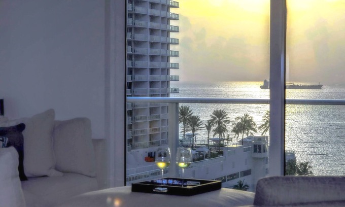 Central Beach Condominio | Ático en esquina, a pocos pasos de la playa.