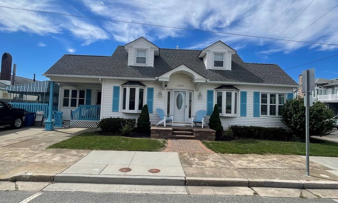 Wildwood Crest Casa | Corner property with 3 off street parking. This home was completely renovated in 2015.