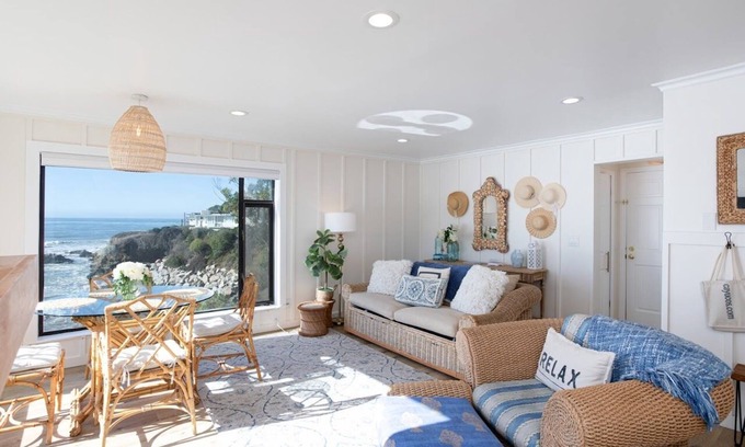 Cayucos Condominio | Corner Unit Oceanfront Condo