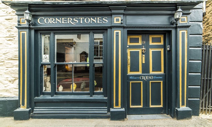 Llangollen Casa | Cornerstones, 16th Century Luxury Self Catering House overlooking the River Dee