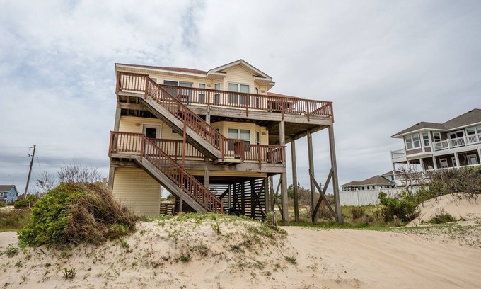 Corolla Casa | Corolla 4x4 beach cottage with phenomenal ocean views!