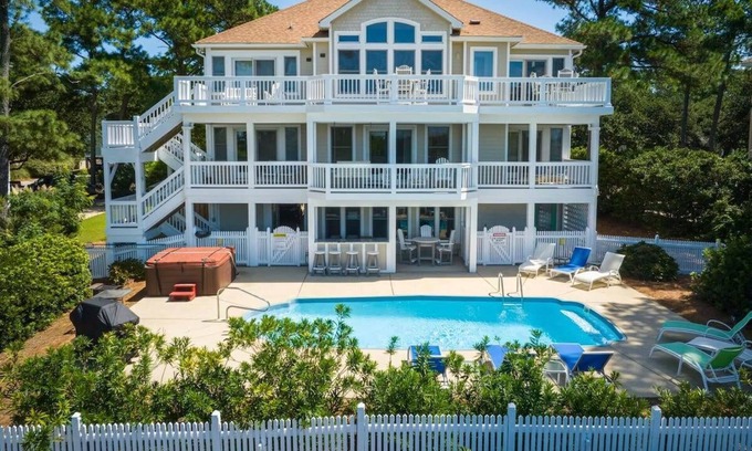 Corolla Light Casa | Corolla Light Soundfront with Pool, Hot tub & more!