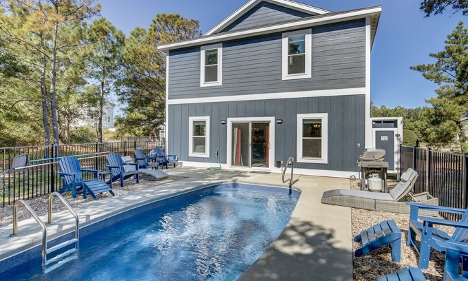 Monteray Shores Casa | Corolla Mode | 5280 ft to the beach | Private Pool and Community Pool