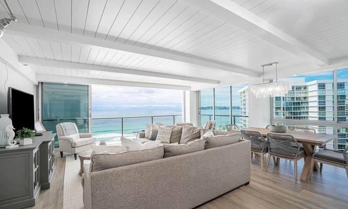 Coronado Condominio | Coronado Dream Luxury Oceanfront Condo! Location, Location, Location!!!