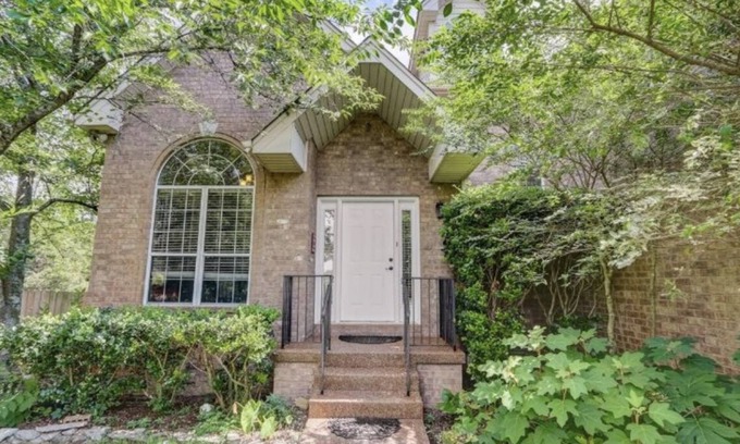 Nashville Casa | Corporate Rental-4 Bedroom House in Nashville on End of Culdesac.