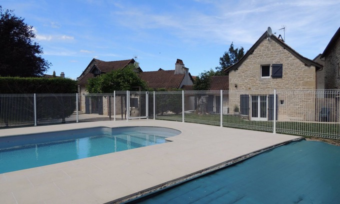 Vailhourles Casa | CORPS DE FERME - 2 GITES - PRIVATE SWIMMING POOL