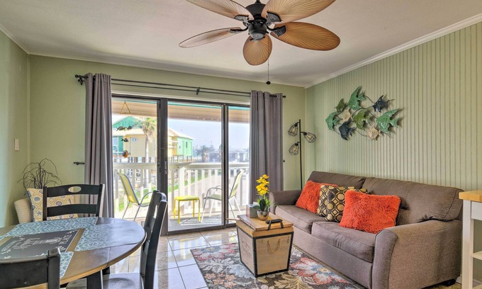 North Beach Condominio | Corpus Christi Condo w/ Community Amenities!