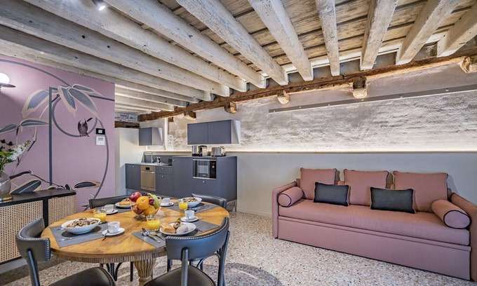 Castello Apartamento | Corte Rubbi 5514 Two-bedroom with Canal View