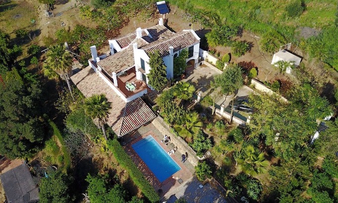 Ojen Chalet De Esquí | Cortijo Huerta la Casa