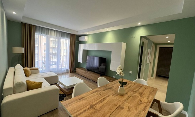 Stefanestii de Jos Apartamento | Cosmopolis Family Apartment - Pools & Gym