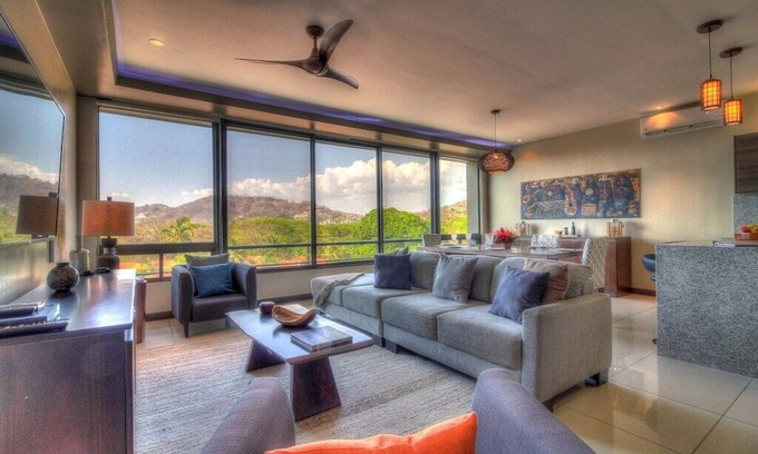 Playa Hermosa Casa | ¡Lo mejor de ambos mundos! ¡Condominios de lujo modernos a pasos de la playa! Espectacular