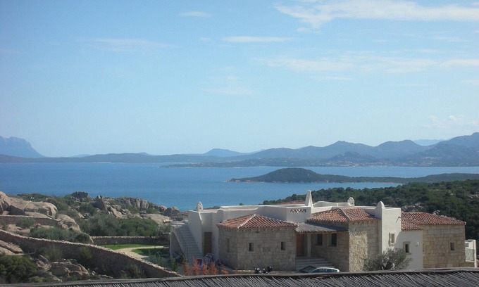 Abbiadori Casa | casa Costa Esmeralda Abbiadori capacidad para 5 personas con jardín y vistas
