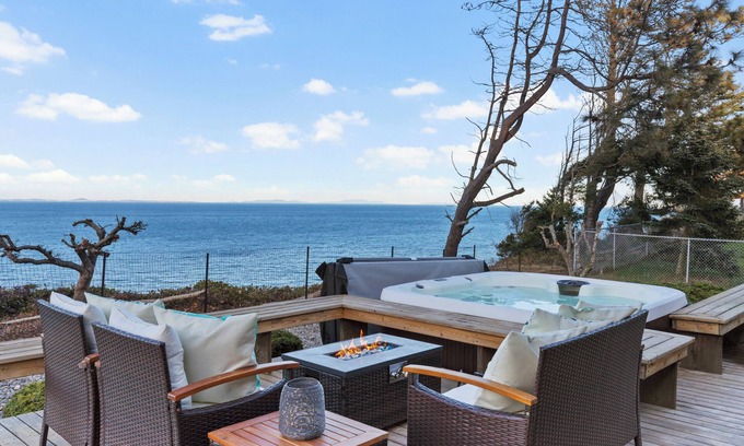 Port Angeles Casa | Costa Vista, Ocean Front, Hot Tub, Game Room, BBQ, Sleeps 16
