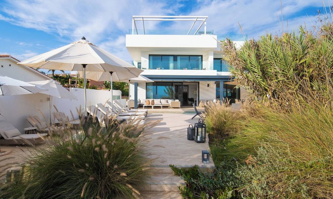 Urbanizacion Costabella Casa | Costabella Frontline Beach Villa | Ref. #62