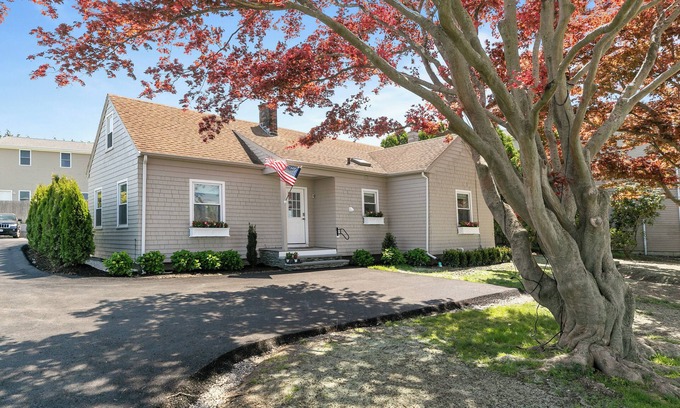 Newport East Casa | Costal Cottage Retreat minutes from Newport, RI