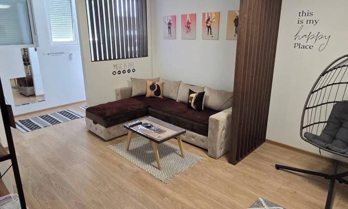 Jagodina Apartamento | Cosy 1-bedroom apartment in Jagodina with WiFi, AC, 2 TV and a large living room