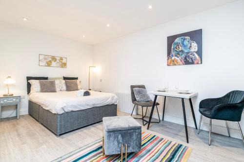 West Hendon Apartamento | Cosy 1 Bedroom Studio walking distance to mall with parking available