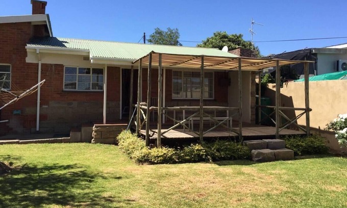 Maseru Cabaña | Cosy 2-Bed House in Maseru for perfect calm and re