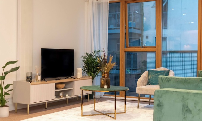 Lea Bridge Apartamento | Cosy 2 Bed Riverside Apartment + Free Parking