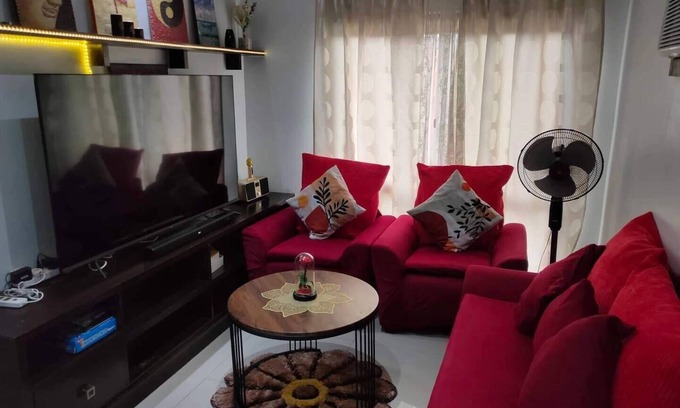 Moonwalk Condominio | Cosy 2 Bedroom Condo near Manila NAIA Airport. With Pool. Avida Towers Sucat. 4R