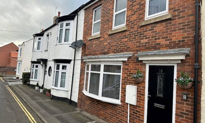 Guisborough Cabaña | Cosy, 2 Bedroom Cottage in Guisborough Town Centre
