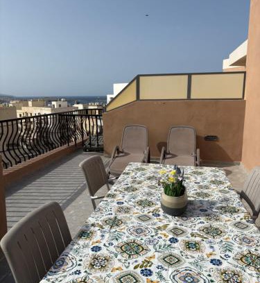 Bugibba Apartamento | Cosy 2 Bedroom Penthouse with Terraces & seaview