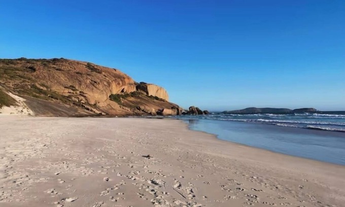 West Beach Casa | Cosy 3 x2 abode in peaceful West Beach, Esperance.