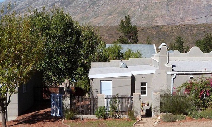 Barrydale Cabaña | Cosy 6 Person Cottage With Mountain View